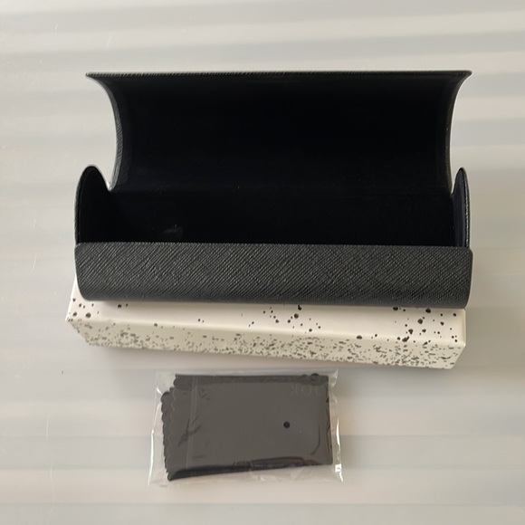 [FREE w/ purchase] or 5/$5: Classic eyeglass/sunglasses case. - Picture 4 of 4